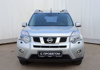 Подержанный автомобиль Nissan X-Trail 2012 года (2 фото)