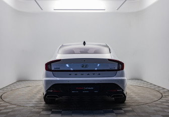 Подержанный автомобиль Hyundai Sonata 2020 года (6 фото)