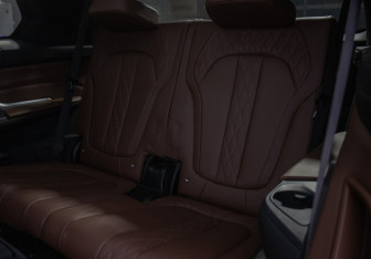 Подержанный автомобиль BMW X7 2020 года (10 фото)