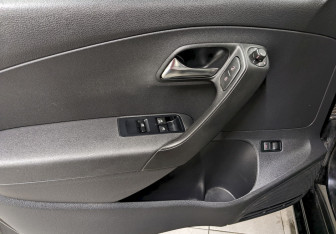 Подержанный автомобиль Volkswagen Polo Sedan 2011 года (11 фото)