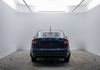 Подержанный автомобиль Skoda Octavia Liftback 2011 года (6 фото)