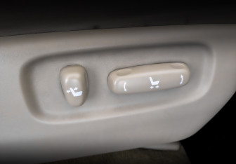 Подержанный автомобиль Toyota Land Cruiser Suv 2013 года (26 фото)