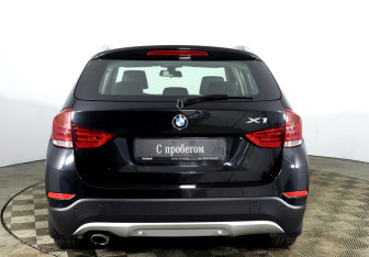 Подержанный автомобиль BMW X1 2013 года (6 фото)