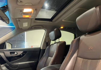 Подержанный автомобиль Infiniti QX70 2013 года (19 фото)
