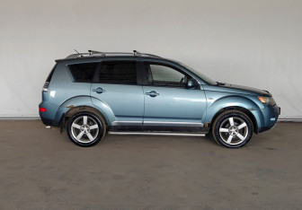 Подержанный автомобиль Mitsubishi Outlander 2008 года (8 фото)