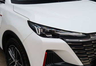 Подержанный автомобиль Changan UNI-S 2024 года (28 фото)