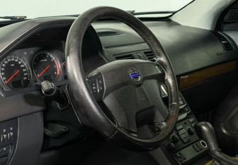 Подержанный автомобиль Volvo XC90 2005 года (13 фото)