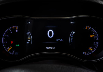 Подержанный автомобиль Jeep Grand Cherokee 2013 года (16 фото)