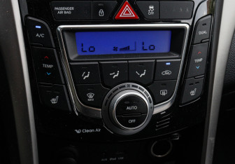 Подержанный автомобиль Hyundai i30 Hatchback 2012 года (15 фото)