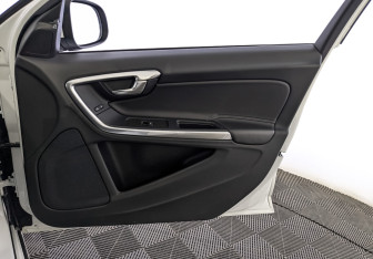 Подержанный автомобиль Volvo S60 2017 года (25 фото)