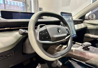 Подержанный автомобиль Changan Lamore 2023 года (11 фото)