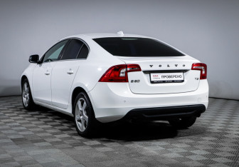 Подержанный автомобиль Volvo S60 2012 года (7 фото)