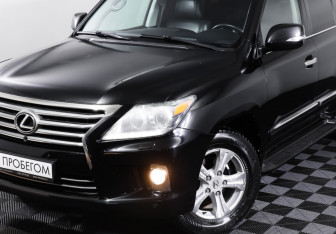 Подержанный автомобиль Lexus LX 2012 года (27 фото)