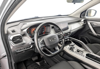 Подержанный автомобиль Geely Coolray 2022 года (16 фото)