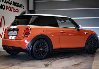 Подержанный автомобиль MINI Hatch 2019 года (4 фото)