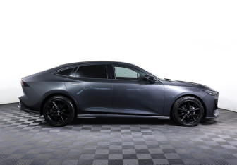 Подержанный автомобиль Changan UNI-V 2023 года (4 фото)