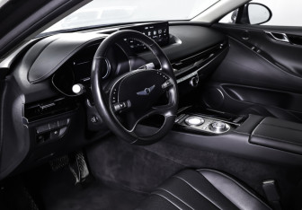 Подержанный автомобиль Genesis G80 2022 года (15 фото)