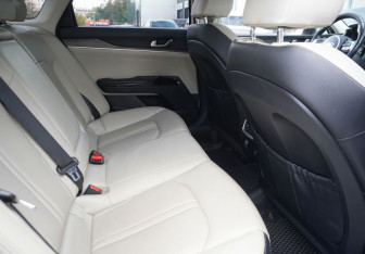 Подержанный автомобиль Kia K5 2020 года (10 фото)