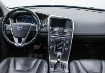Подержанный автомобиль Volvo XC60 2013 года (13 фото)