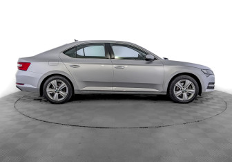 Подержанный автомобиль Skoda Superb Liftback 2021 года (4 фото)