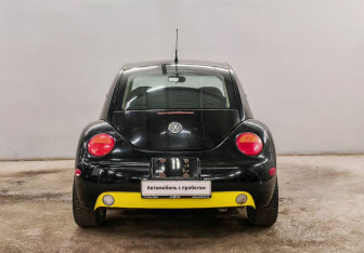 Подержанный автомобиль Volkswagen Beetle Hatchback 1999 года (7 фото)