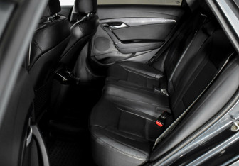 Подержанный автомобиль Hyundai i40 Sedan 2015 года (16 фото)