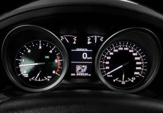 Подержанный автомобиль Toyota Land Cruiser Suv 2013 года (12 фото)