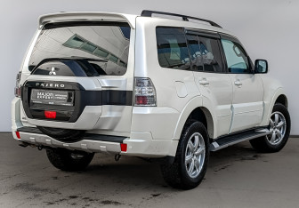 Подержанный автомобиль Mitsubishi Pajero 2017 года (5 фото)
