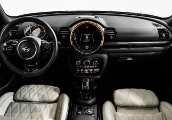 Подержанный автомобиль MINI Clubman Wagon 2020 года (11 фото)