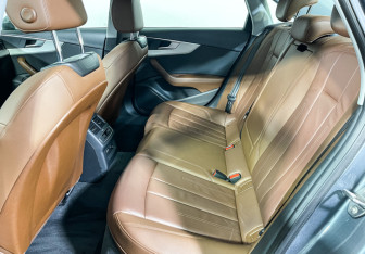 Подержанный автомобиль Audi A4 Sedan 2019 года (10 фото)