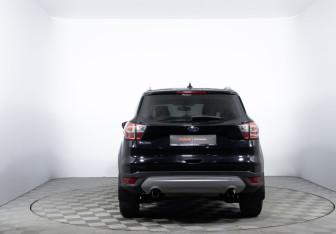 Подержанный автомобиль Ford Kuga 2018 года (6 фото)