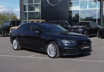 Подержанный автомобиль Audi A4 Sedan 2018 года (3 фото)