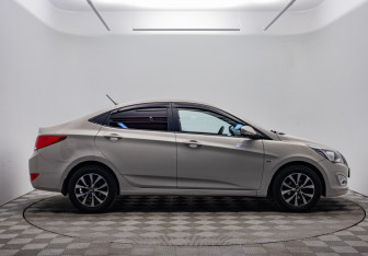 Подержанный автомобиль Hyundai Solaris Sedan 2015 года (4 фото)