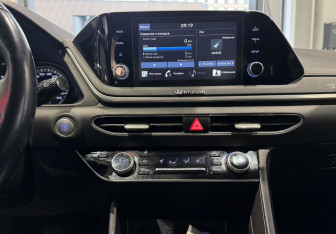 Подержанный автомобиль Hyundai Sonata 2020 года (16 фото)
