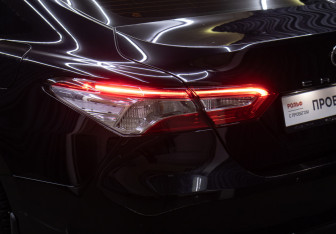 Подержанный автомобиль Toyota Camry Sedan 2021 года (17 фото)