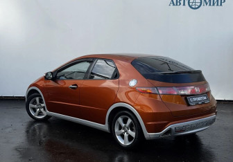 Подержанный автомобиль Honda Civic Hatchback 2008 года (7 фото)