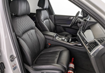 Подержанный автомобиль BMW X7 2023 года (24 фото)