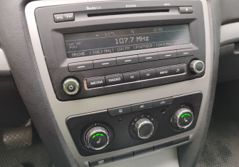 Подержанный автомобиль Skoda Octavia Liftback 2013 года (13 фото)