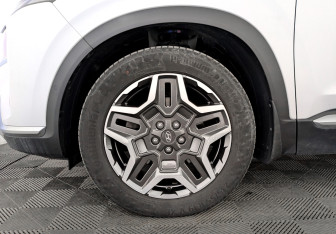 Подержанный автомобиль Hyundai Santa Fe 2022 года (18 фото)