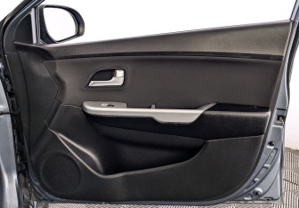 Подержанный автомобиль Kia Rio Hatchback 2012 года (25 фото)