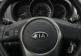 Подержанный автомобиль Kia Cerato Coupe 2011 года (15 фото)