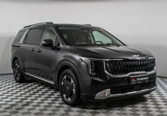 Подержанный автомобиль Kia Carnival 2025 года (3 фото)