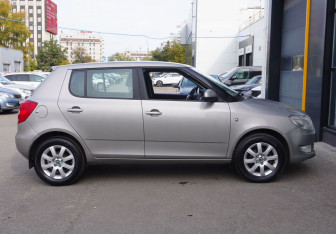 Подержанный автомобиль Skoda Fabia Hatchback 2011 года (4 фото)