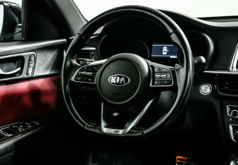 Подержанный автомобиль Kia Optima Sedan 2018 года (11 фото)