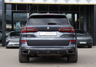 Подержанный автомобиль BMW X5 2019 года (6 фото)