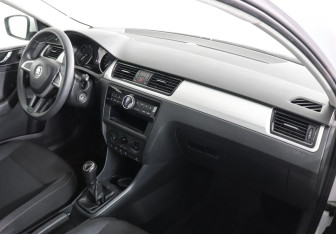 Подержанный автомобиль Skoda Rapid Liftback 2016 года (6 фото)