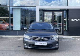 Подержанный автомобиль Toyota Corolla Sedan 2010 года (2 фото)