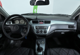 Подержанный автомобиль Mitsubishi Lancer Sedan 2005 года (8 фото)