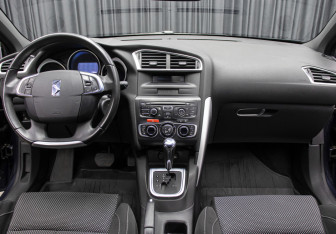 Подержанный автомобиль Citroen DS4 2012 года (14 фото)