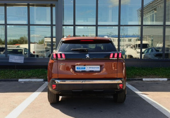 Подержанный автомобиль Peugeot 3008 2018 года (6 фото)